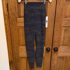 NWT Alo Yoga High Waist Vapor Legging/ Hunter Camouflage